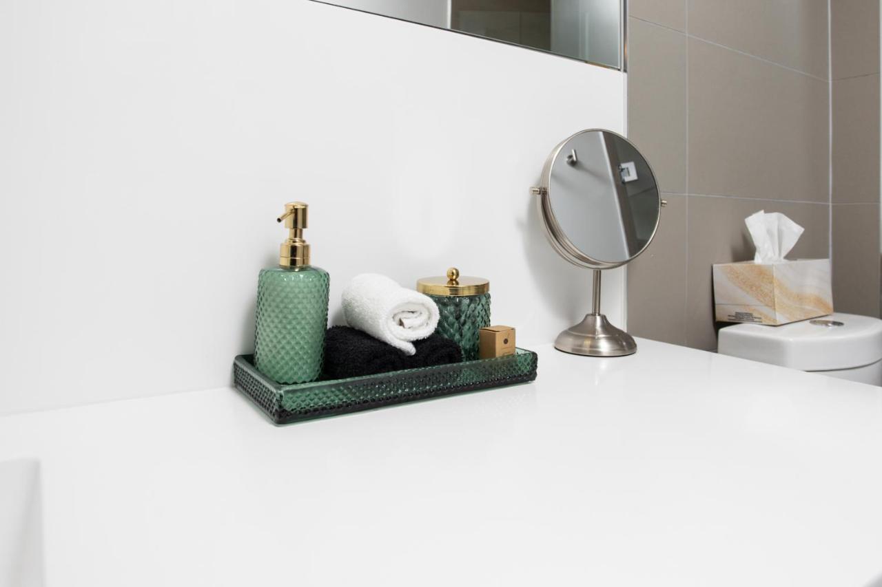 Stylish Suite At 300 Front Street W 토론토 외부 사진