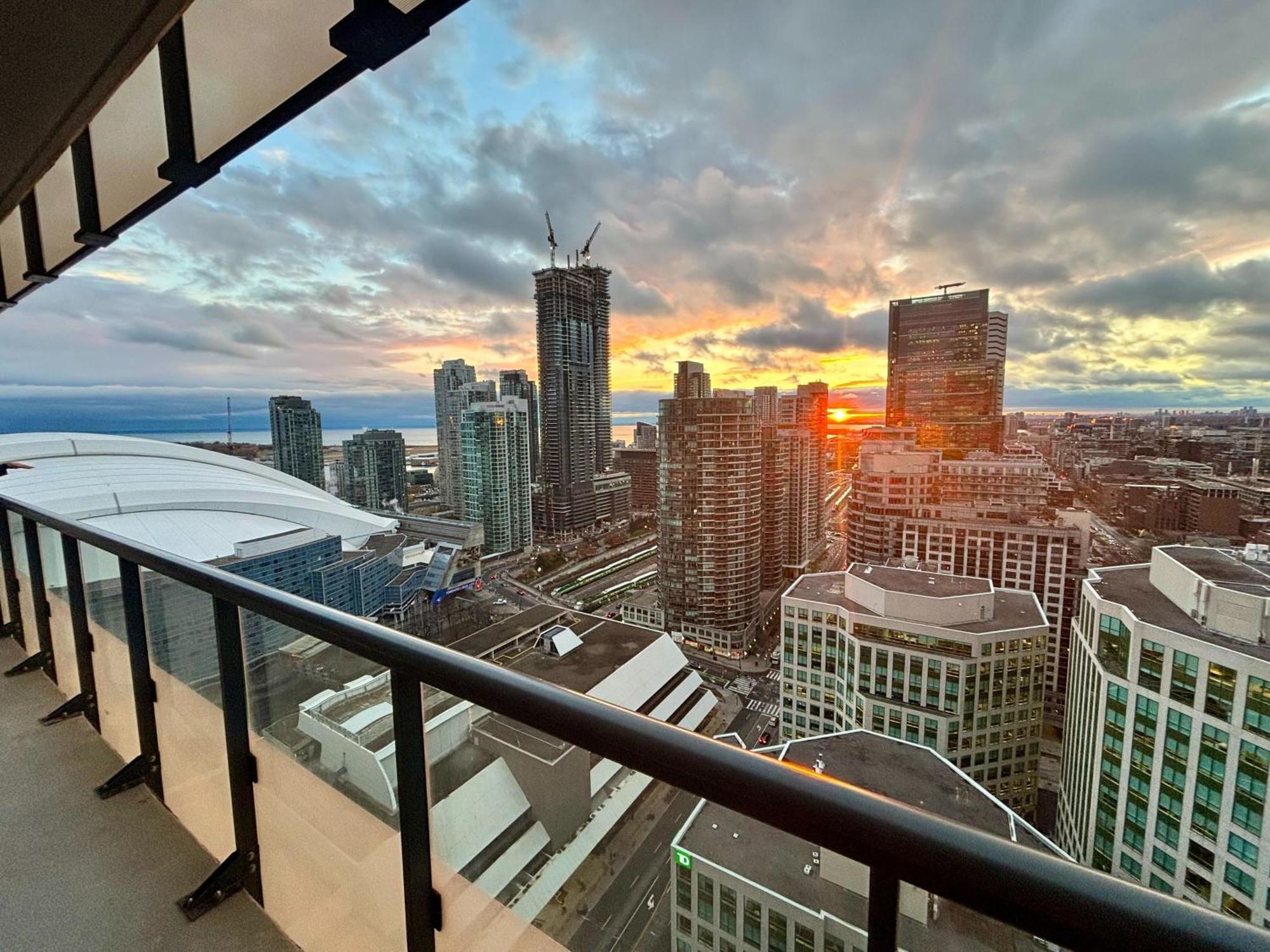 Stylish Suite At 300 Front Street W 토론토 외부 사진